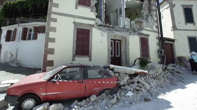 Πώς μια δασκάλα στη Λέσβο έσωσε δίδυμα αγοράκια από τον σεισμό