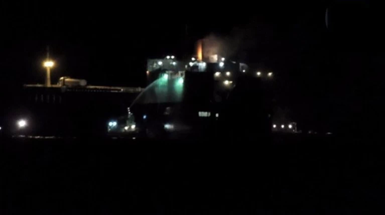 Φωτιά σε φορτηγό οχηματαγωγό πλοίο Το πλήρωμα προχωρά σε εγκατάλειψη του