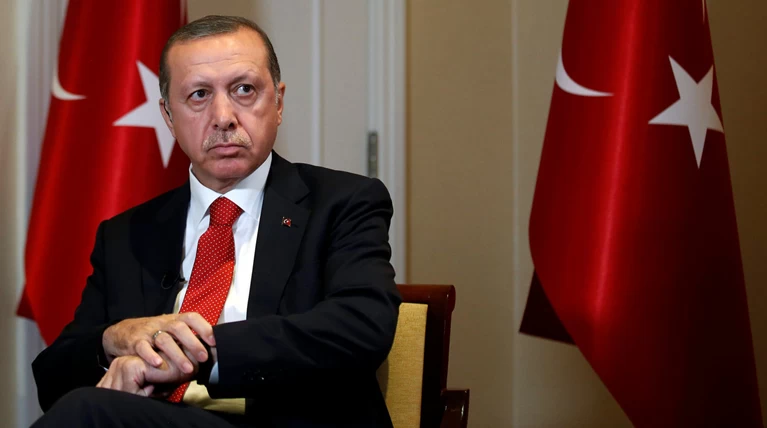 Ο Ερντογάν κατηγορεί πάλι την Αθήνα για «υπόθαλψη» τρομοκρατών
