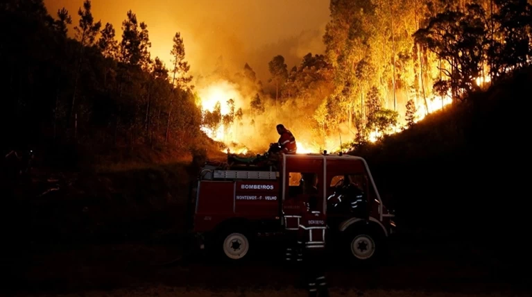 Πύρινη κόλαση στην Πορτογαλία: Φωτιά σε δάσος με 57 νεκρούς (ΦΩΤΟ&ΒΙΝΤΕΟ)