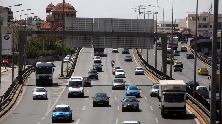 Αυτή είναι η τελική πρόταση της κυβέρνησης για τα ανασφάλιστα αυτοκίνητα