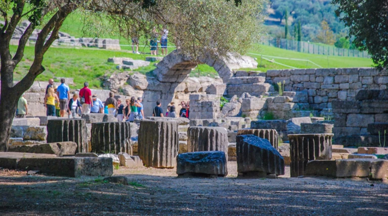 Οι αρχαιολόγοι καταγγέλουν: Ούτε χαρτί τουαλέτας στα μνημεία της χώρας