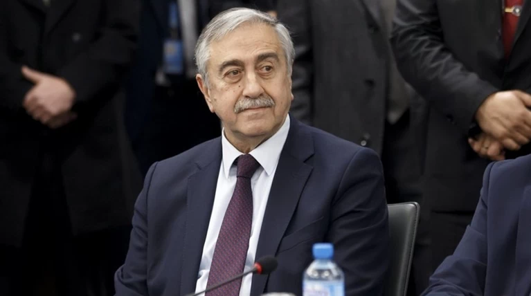 Τηλεφωνική επικοινωνία Πενς - Ακιντζί, όχι όμως και Αναστασιάδη