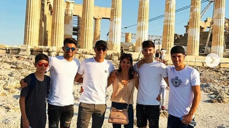Οικογενειακή "διαφήμιση" της Ελλάδας από τον θρυλικό Ζινεντίν Ζιντάν