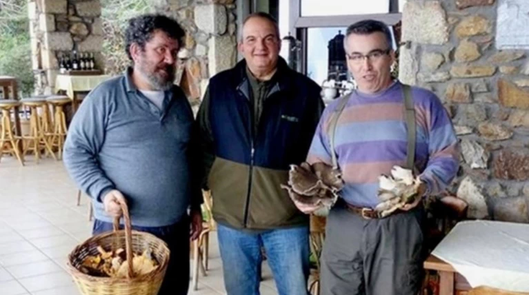 Σπάει την ...ανία ο Καραμανλής και πάει εκδρομή στην Ήπειρο