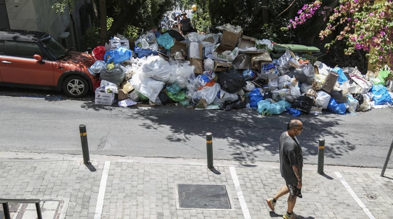Σήμερα κληρώνει για τον «πόλεμο» των σκουπιδών, συνεδριάζει η ΠΟΕ ΟΤΑ