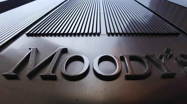 Moody’s: Αναβάθμιση του αξιόχρεου των ελληνικών τραπεζών
