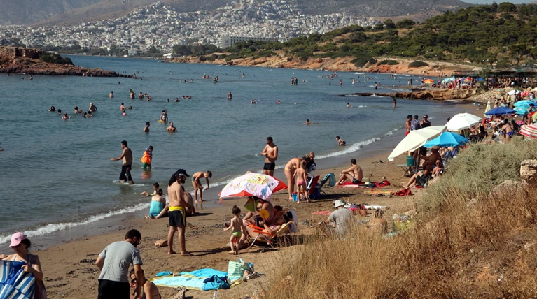 «Επέστρεψε» ο 19χρονος που έκλεβε λουόμενους στη Βουλιαγμένη