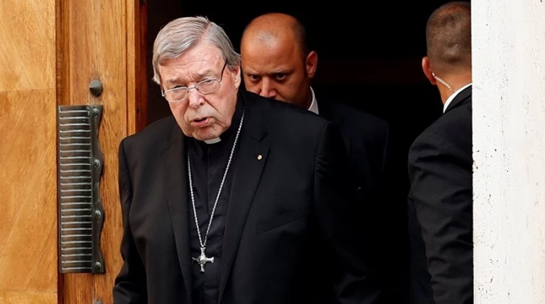 Σκάνδαλο μεγατόνων: Το No3 του Βατικανού διώκεται για βιασμούς κατα συρροή
