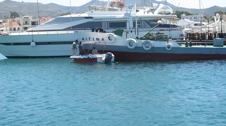 Αίγινα: Στο αυτόφωρο ο πλοίαρχος & μέλος του πληρώματος της υδροφόρας