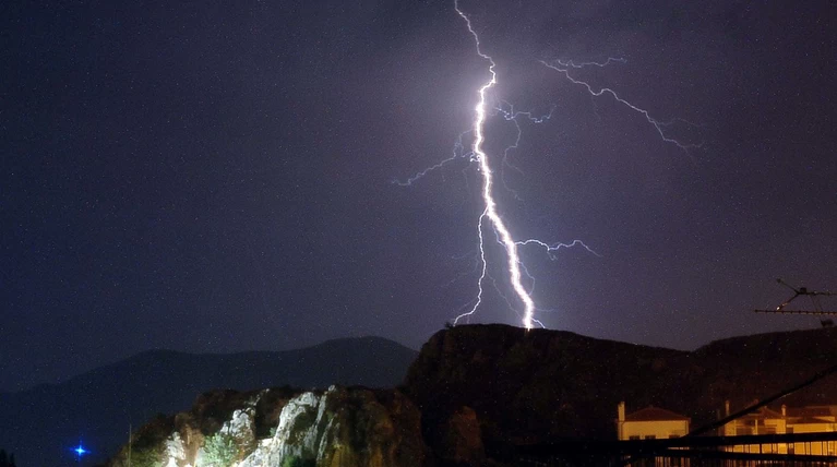 Eνας νεκρός και μεγάλες καταστροφές από το χτύπημα της ''Μέδουσας''