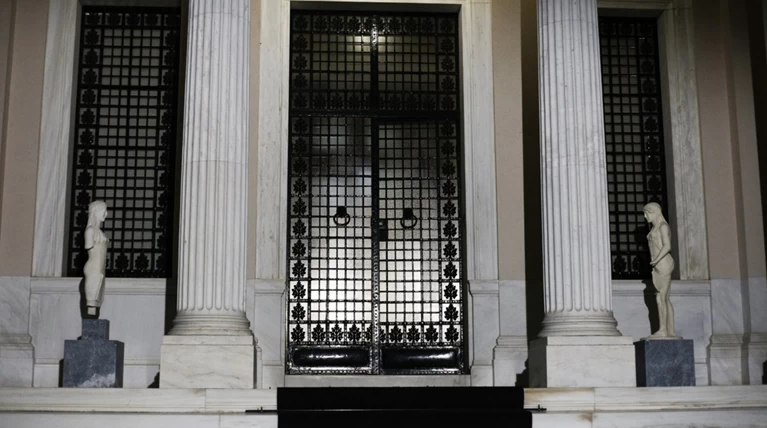 Μαξίμου: Υλοποιούμε το πρόγραμμά μας, με όρθια την κοινωνία