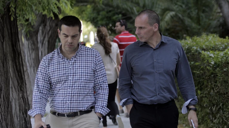 Οι "βόμβες" του Βαρουφάκη και η αμήχανη σιωπή του Μαξίμου