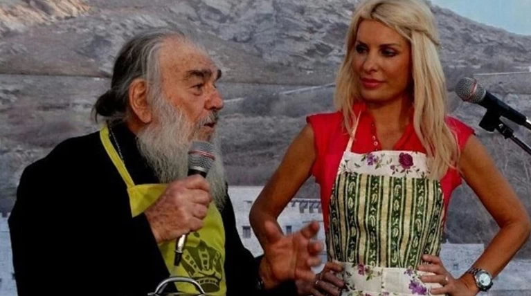 Χαμός στην Ανδρο για τη Μενεγάκη που μαγείρεψε με τον πνευματικό της