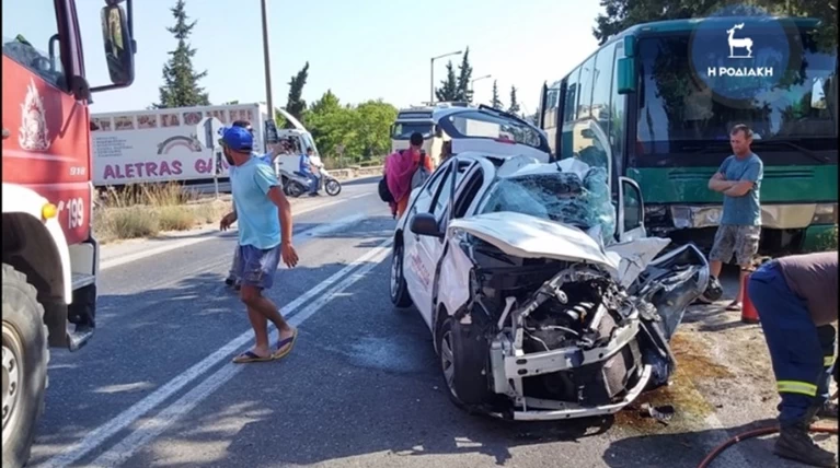 Κι όμως από αυτό το αυτοκίνητο βγήκαν ζωντανοί - φωτό -