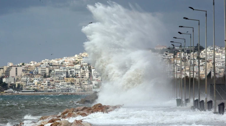 Aίθριος καιρός με ισχυρούς ανέμους