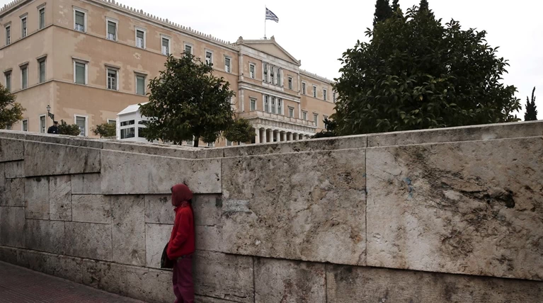 Ευρωβαρόμετρο: Οι Έλληνες εμπιστεύονται την ΕΕ πιο πολύ από την κυβέρνηση