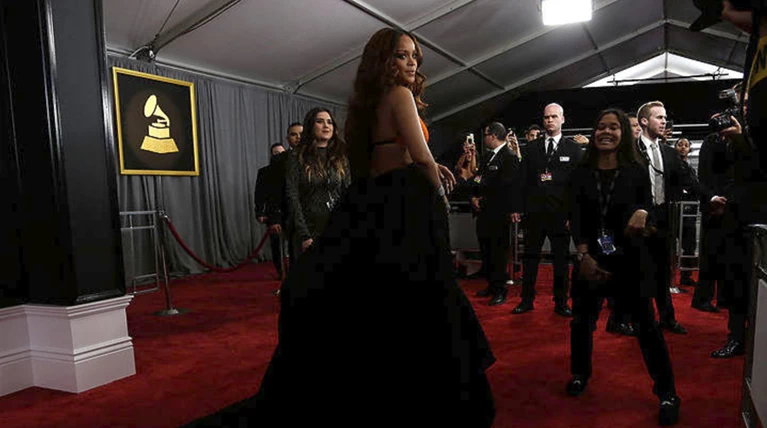 Η Rihanna προσφέρει υποτροφίες σε κορίτσια στο Μαλάουι