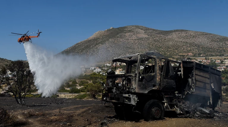 Ανησυχία για τις «απανωτές» φωτιές σε Ανάβυσσο και Λαγονήσι