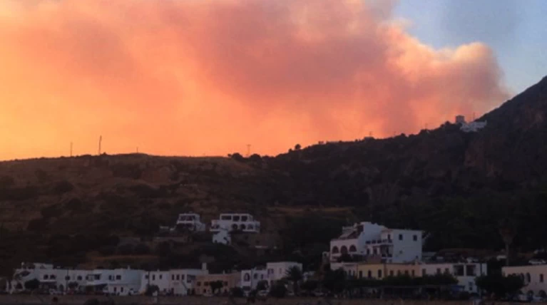 Φωτιά στα Κύθηρα: Εκκένωση οικισμού-Η έκκληση του δημάρχου