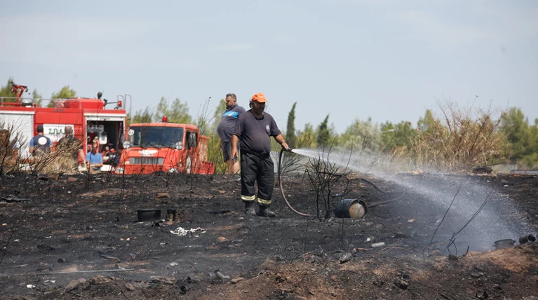 Φωτιά στο Γαλάτσι στη συμβολή των οδών Καποδιστρίου και Βεΐκου