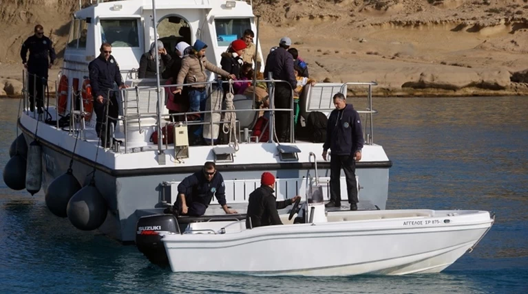 Το Λιμενικό διέσωσε 128 πρόσφυγες σε Οινούσσες και Χίο