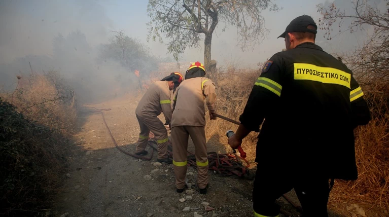 Ζάκυνθος: Νέα πυρκαγιά στις Μαριές, αγώνας να μην κινδυνεύσει το χωριό