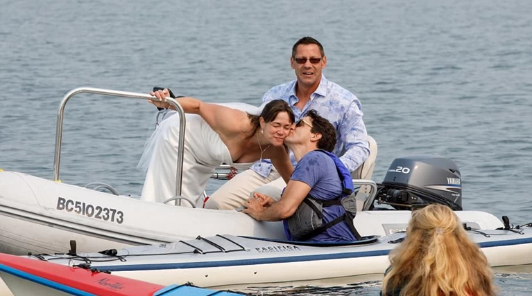 Δεν κρατήθηκε ο Τριντό: Έκανε photobomb σε νεόνυμφους