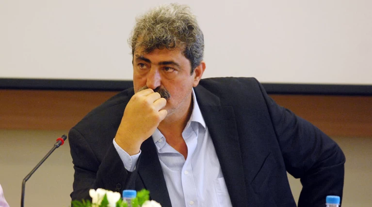 Και ο Πολάκης «βλέπει»... σχέδιο ανωμαλίας για τις πυρκαγιές