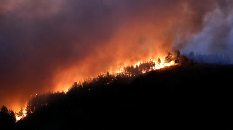 Χωρίς τέλος ο πύρινος «εφιάλτης» στην Ανατολική Αττική