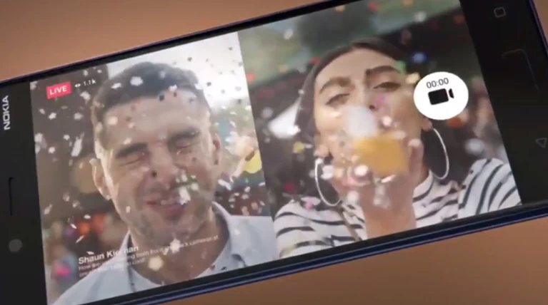 Μετά τις «selfies» έρχεται η νέα μόδα: Γνωρίστε τις «bothies»