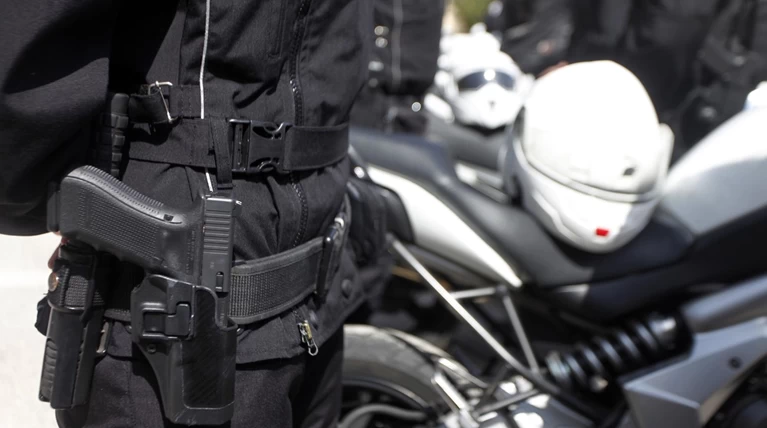 Έπεσαν μπουνιές σε καβγά στο κέντρο της Λαμίας