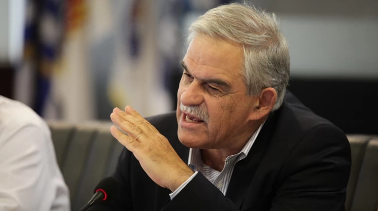 Tα "μαζεύει" ο Τόσκας για τα περί συνωμοσιολογίας και εμπρησμών
