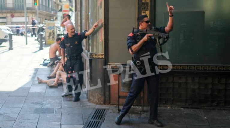 Βαρκελώνη: Σε εξέλιξη ομηρία σε μπαρ μετά την επίθεση