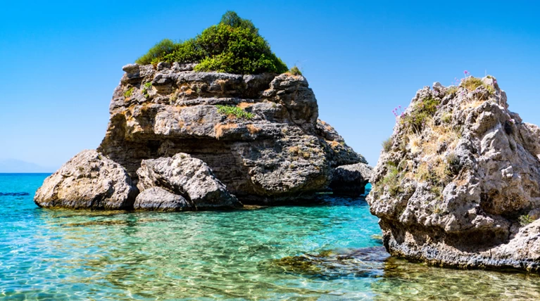 Η... άγνωστη ελληνική παραλία που ψηφίστηκε ως η πιο μαγευτική στον κόσμο