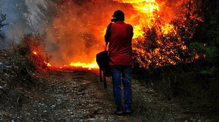 Καίει για 2η μέρα η φωτιά στο Σοφικό της Κορινθίας