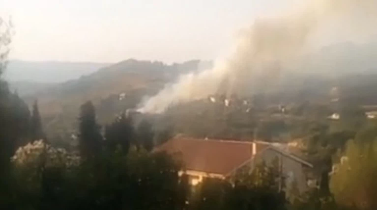 Σε απόσταση αναπνοής από ξενοδοχεία μεγάλη πυρκαγιά στην Κέρκυρα