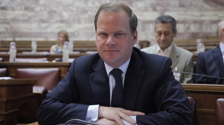 Αποστάσεις Καραμανλή: Άδικος ο συμψηφισμός κομμουνισμού - ναζισμού