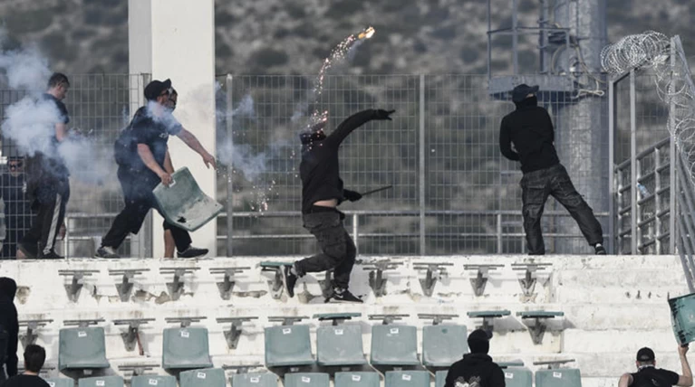 Απόφαση πρόκληση: «Αθώες» οι ΠΑΕ για τα επεισόδια των οπαδών στις εξέδρες