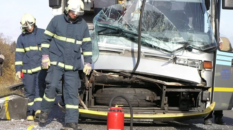 Ρωσία: Τουλάχιστον 14 νεκροί από πτώση λεωφορείου στη θάλασσα