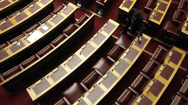 Τίτλοι τέλους στη σχέση γνωστού βουλευτή με τη σύντροφό του