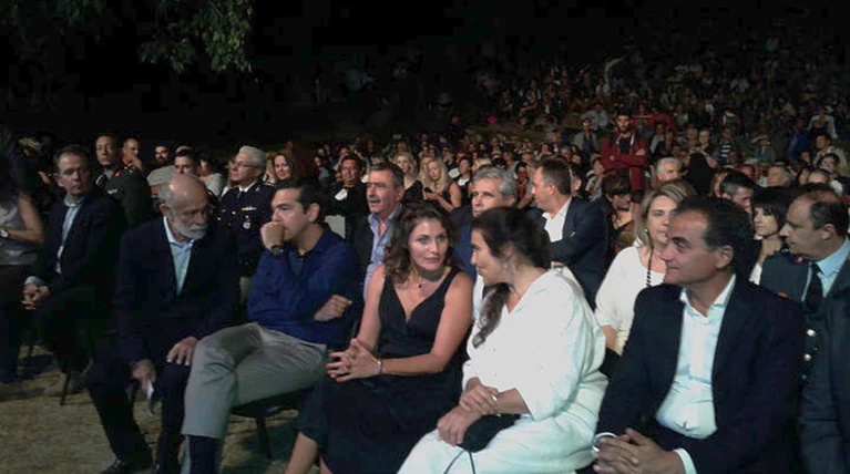 Σε συναυλία στις Πρέσπες Τσίπρας-Περιστέρα - Νέες επαφές πριν την επιστροφή