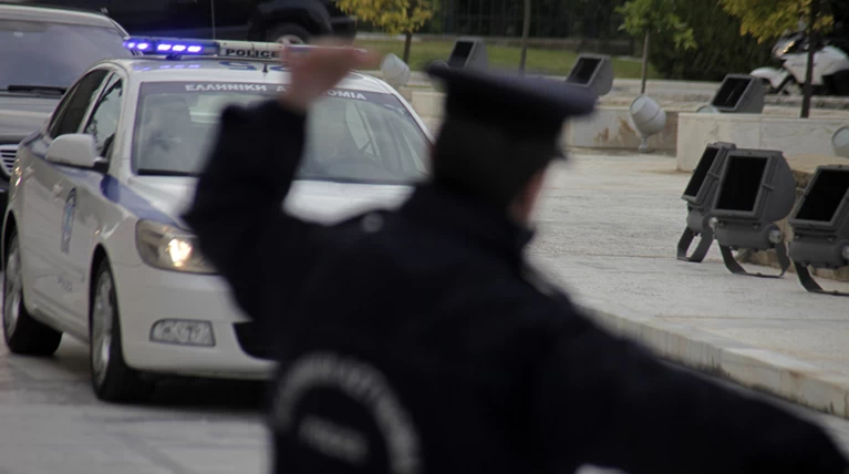 Τράκαραν προσπαθώντας να γλιτώσουν έλεγχο της τροχαίας
