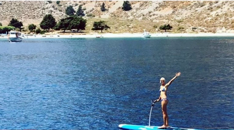 Οι μαγικές διακοπές της Κούρκοβα στην Ελλάδα καρέ καρέ σto Instagram