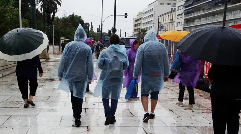 Εκτακτο δελτίο επιδείνωσης καιρού της ΕΜΥ: Ερχονται καταιγίδες και χαλάζι