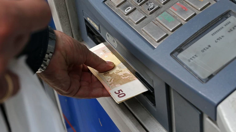 Capital Controls: Από 1/9 έως 1.800 ευρώ τον μήνα, ακόμη και με μια ανάληψη