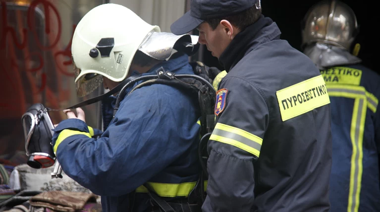 Φωτιά σε σπίτι στη Θεσσαλονίκη, απομακρύνθηκαν οι ένοικοι