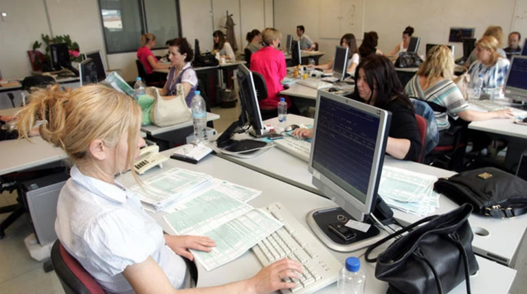 Δημόσιο: Κόβουν τις προαγωγές σε όσους αρνηθούν την αξιολόγηση