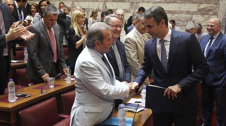 Το «γαλάζιο» παρασκήνιο από το «κόψιμο» του υιού Τραγάκη