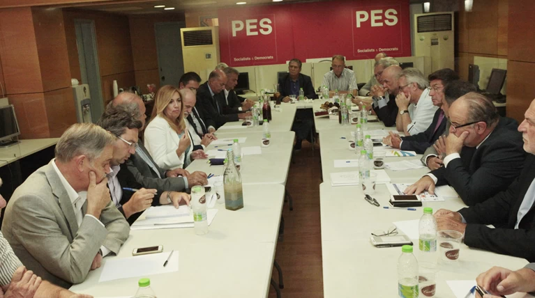 Ποιο στέλεχος της ΝΔ πήγε τα «γλυκά της νίκης» στη Φώφη!